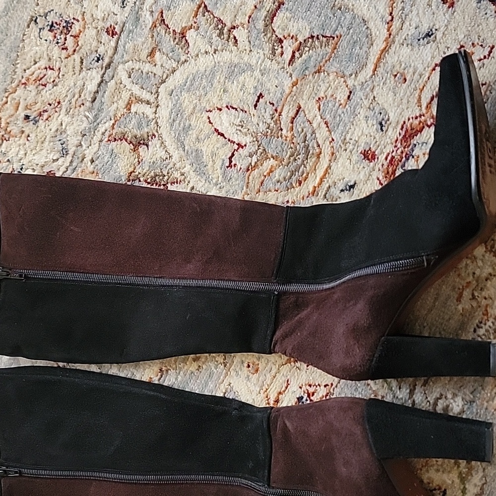 Stuart WEITZMAN geometric Suede Boots. - Picture 4 of 10